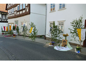 Fronleichnamsaltäre in den Naumburger Straßen (Foto: Karl-Franz Thiede)